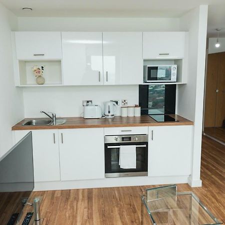 Studio Apartments Free Street Parking Subject To Availability Манчестър Екстериор снимка