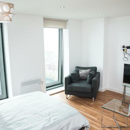 Studio Apartments Free Street Parking Subject To Availability Манчестър Екстериор снимка