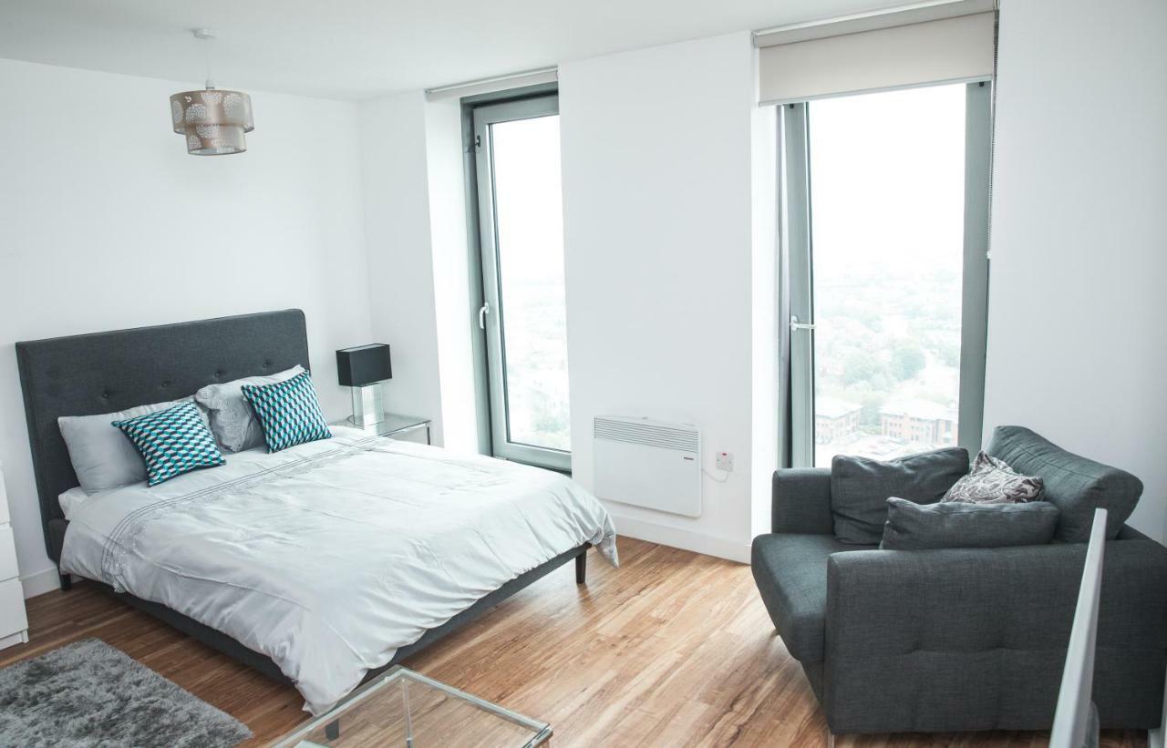 Studio Apartments Free Street Parking Subject To Availability Манчестър Екстериор снимка