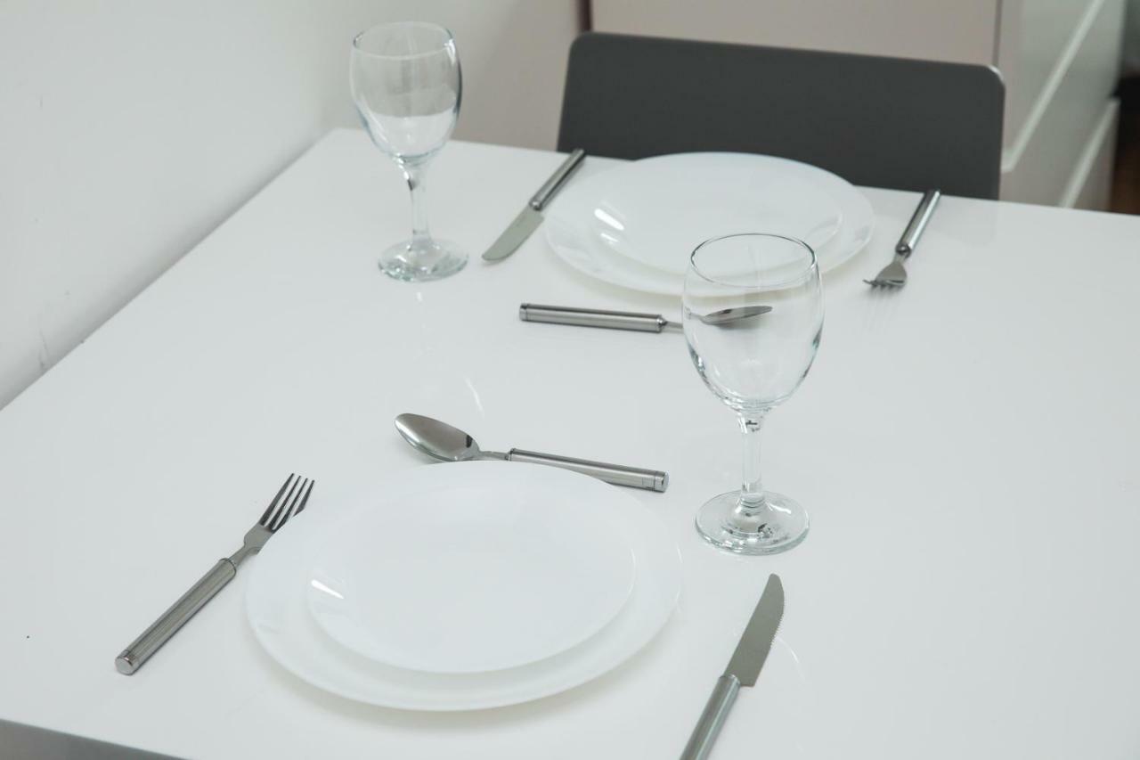 Studio Apartments Free Street Parking Subject To Availability Манчестър Екстериор снимка