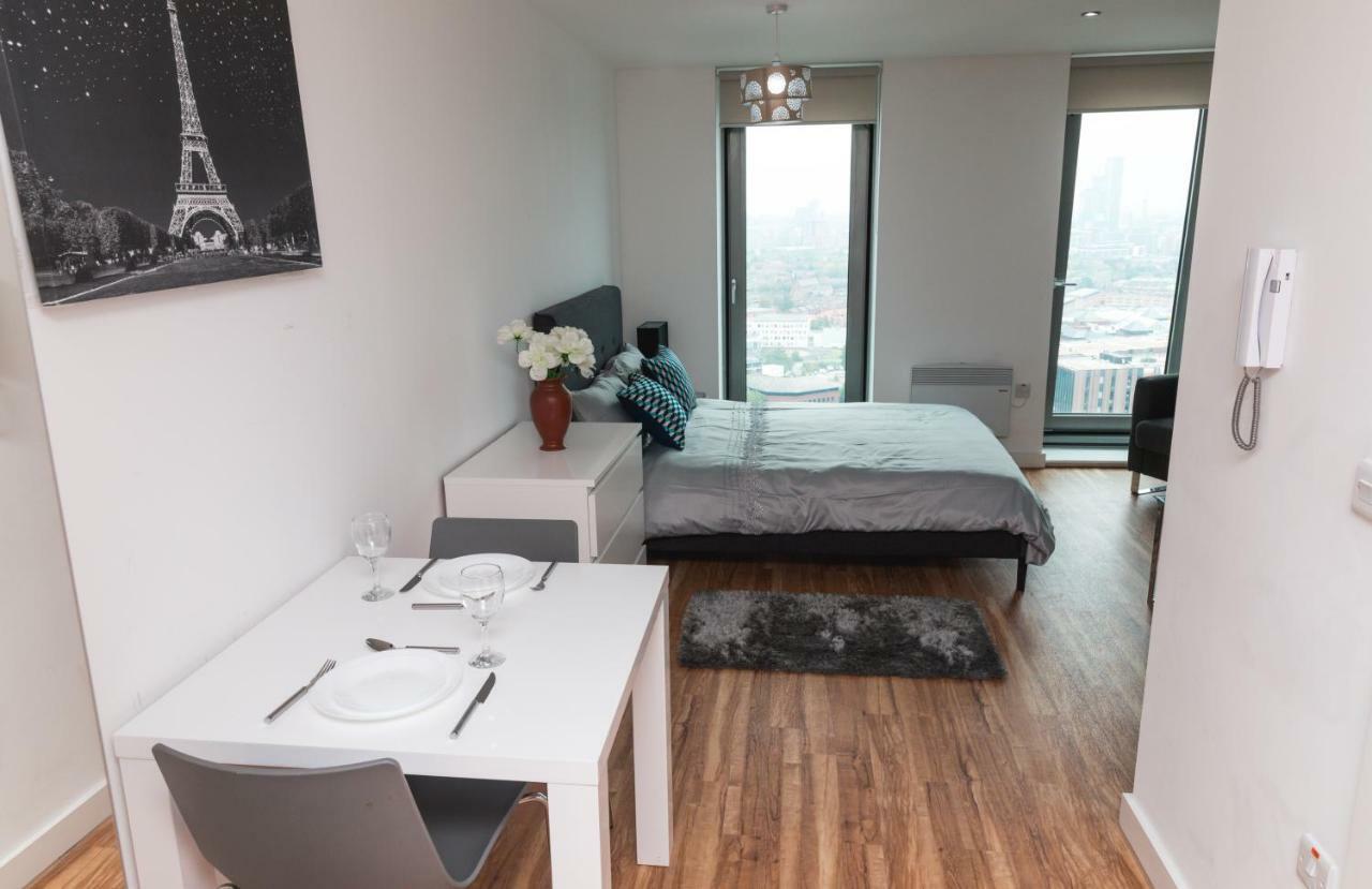 Studio Apartments Free Street Parking Subject To Availability Манчестър Екстериор снимка