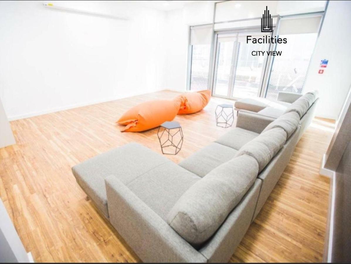 Studio Apartments Free Street Parking Subject To Availability Манчестър Екстериор снимка
