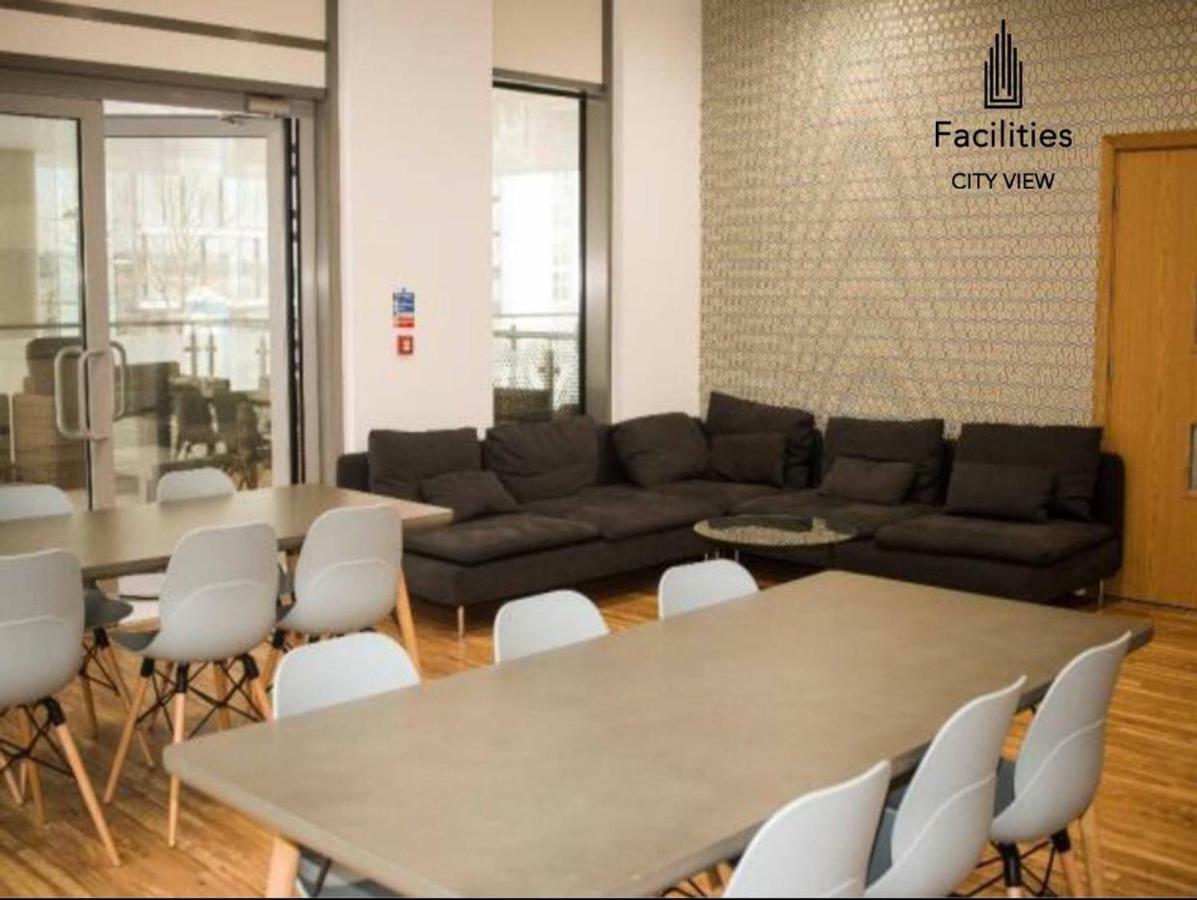 Studio Apartments Free Street Parking Subject To Availability Манчестър Екстериор снимка