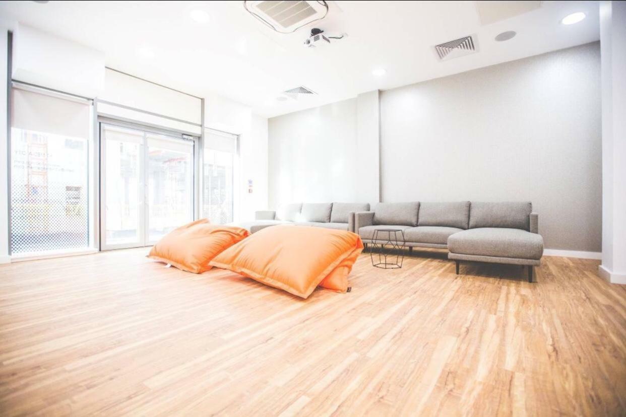 Studio Apartments Free Street Parking Subject To Availability Манчестър Екстериор снимка