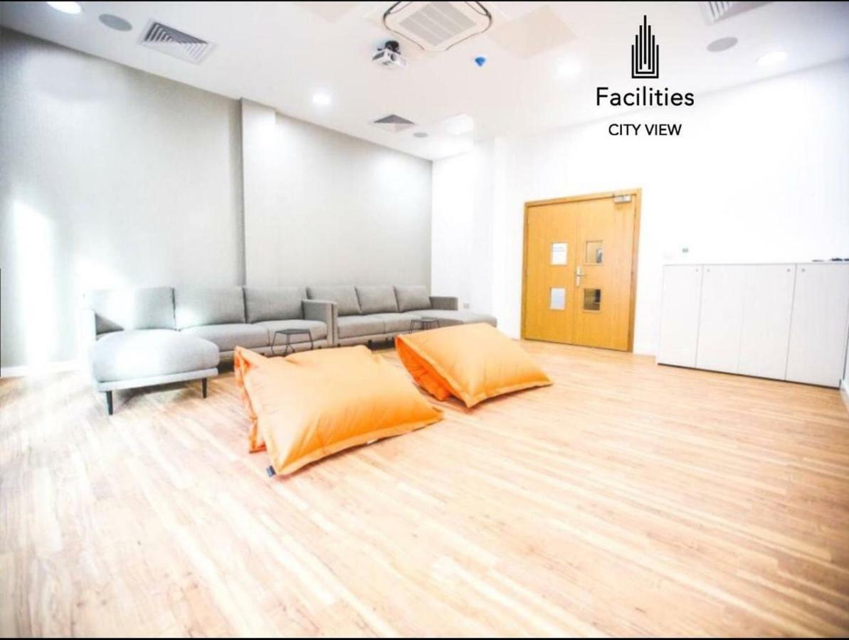 Studio Apartments Free Street Parking Subject To Availability Манчестър Екстериор снимка